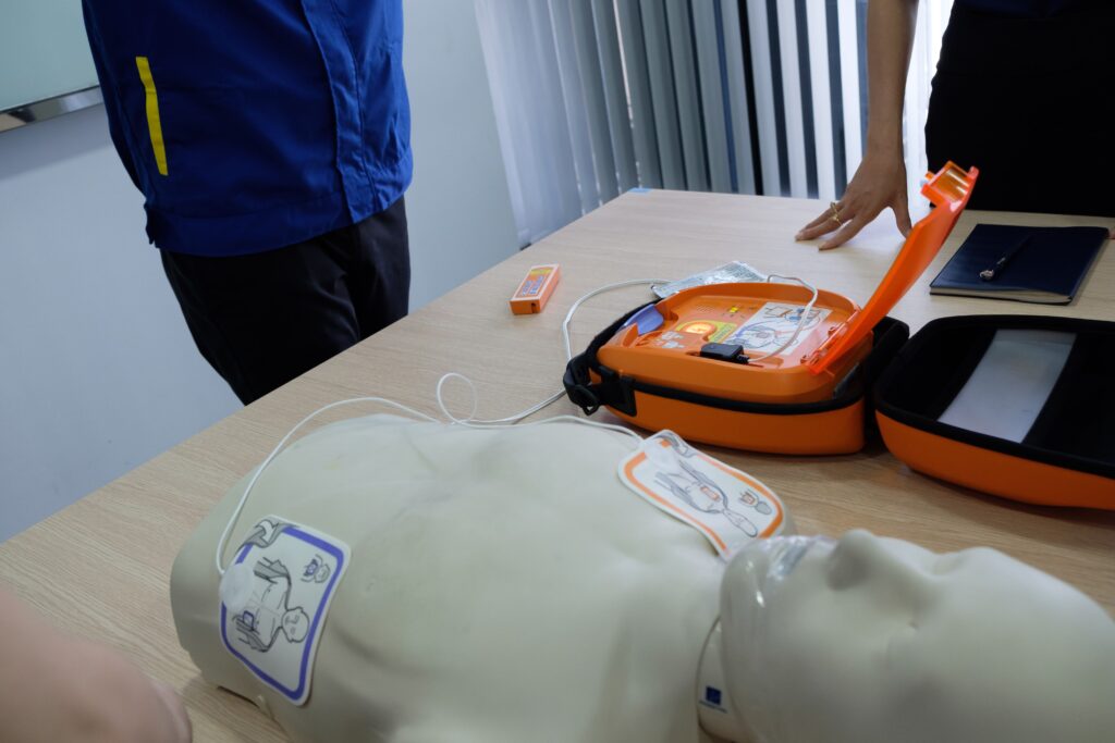 The AED (Automated External Defibrillator) course Flow! Required time