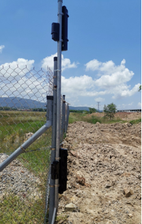 A border sensor is like this picture, invisible infrared rays are stretched between the sensors, and an alarm can be sounded if someone blocks the infrared rays. By installing multiple units according to the environment of the security target, it is possible to prevent people with malicious intent from approaching the fence, such as entering from the outside or taking it from the inside.